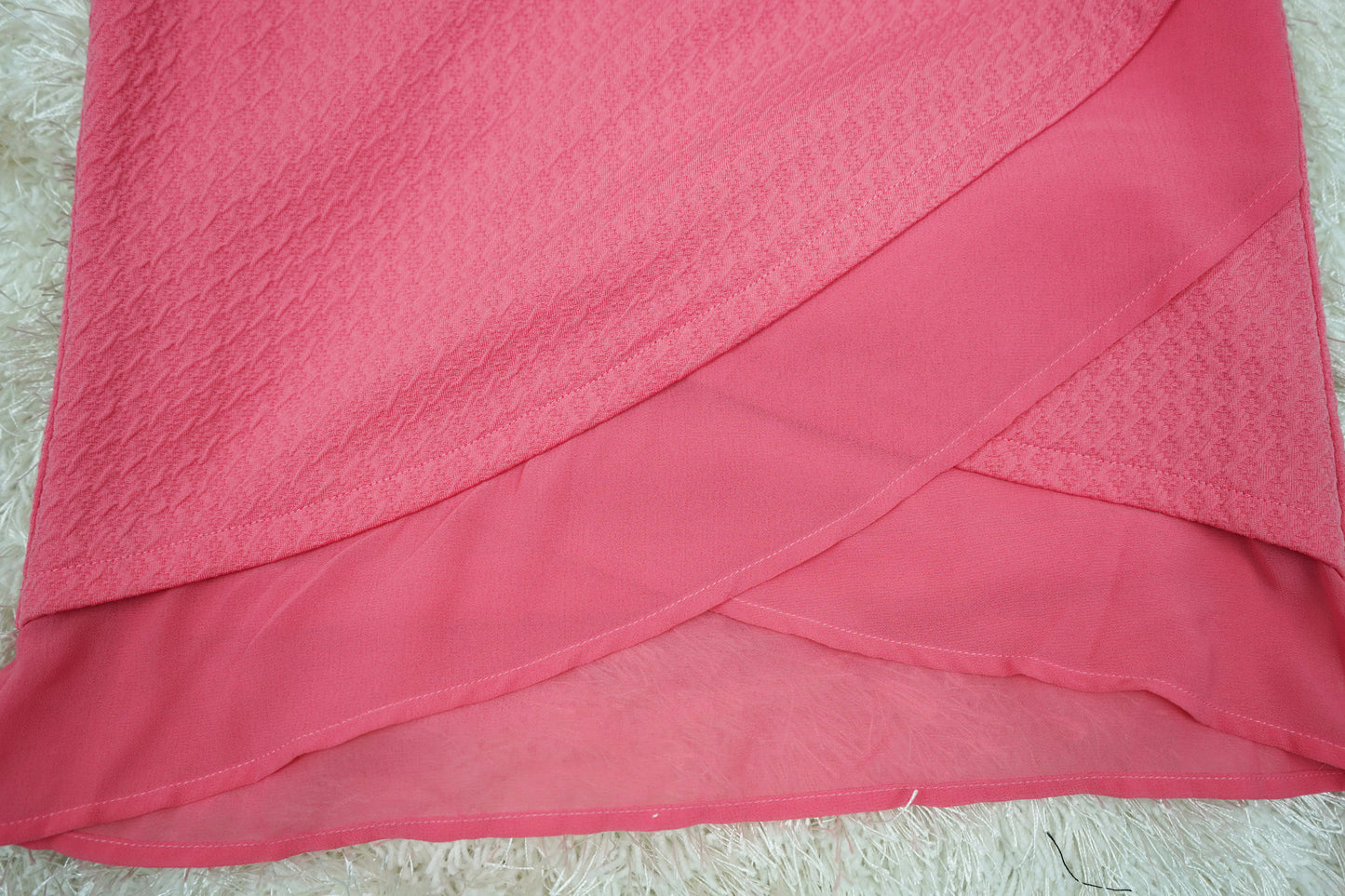 Pink Sleeveless Blouse with Layered Hem & Diamond Pattern Texture