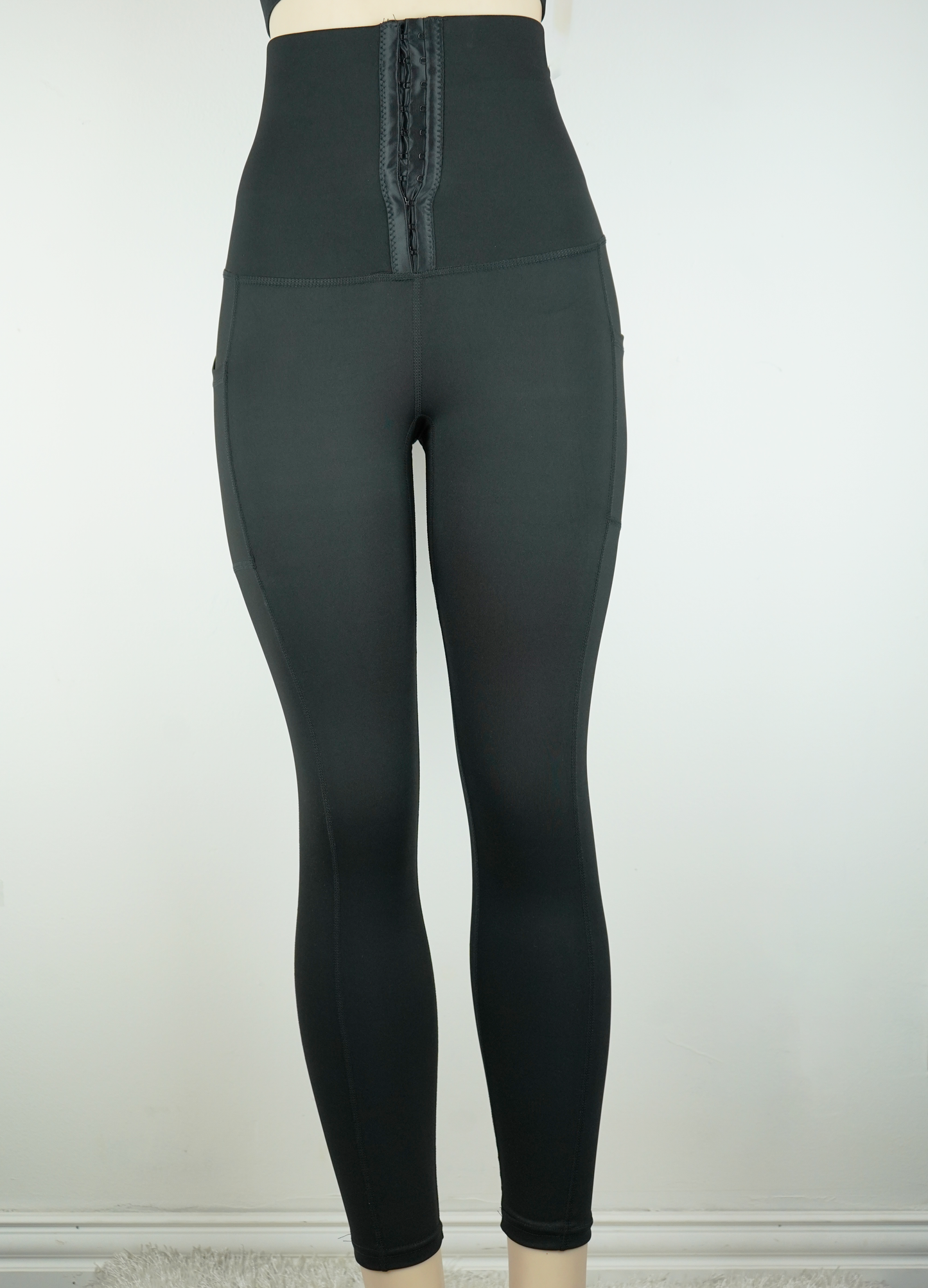 Black High-Waist Compression Legging with 3 Hook Closure & Side Pockets (Long)