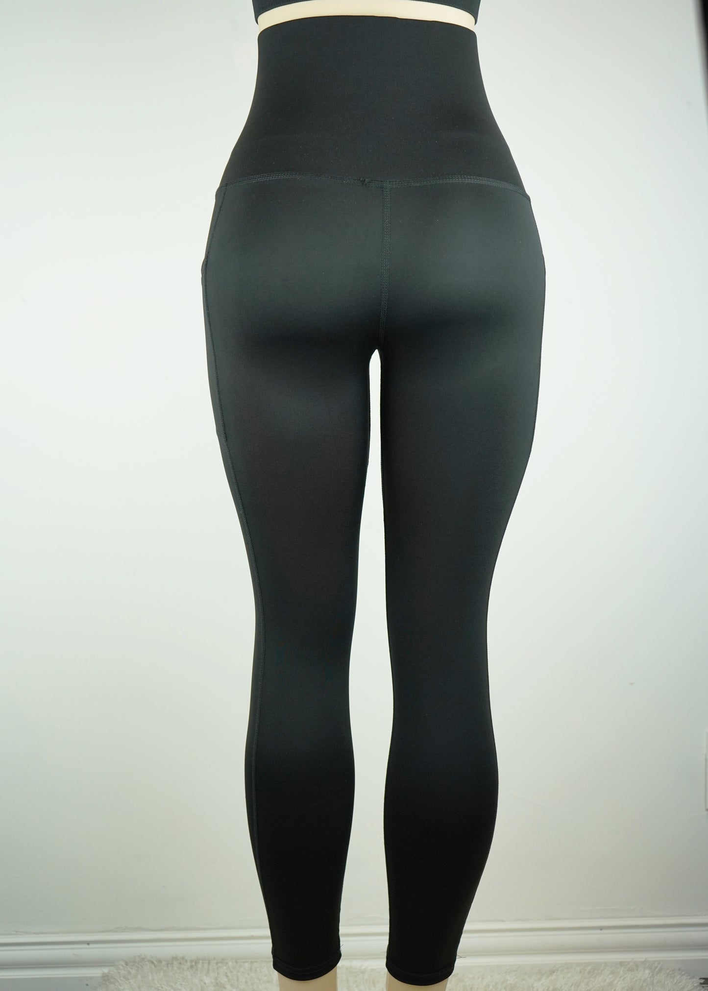 Black High-Waist Compression Legging with 3 Hook Closure & Side Pockets (Long)