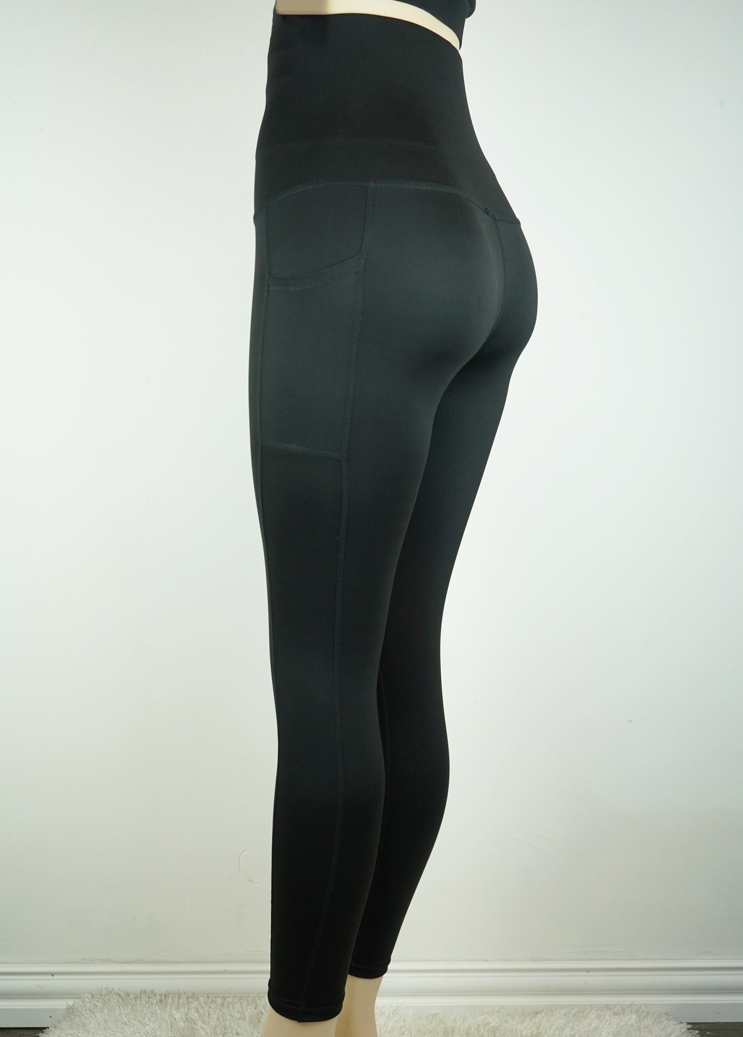 Black High-Waist Compression Legging with 3 Hook Closure & Side Pockets (Long)